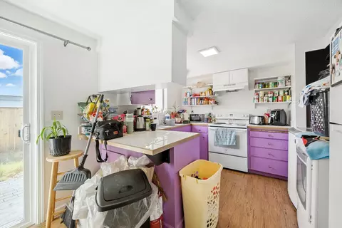 Kitchen - 316 W 3rd St, Phoenix, OR 97535 photo 4 of 4