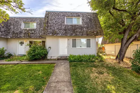 316 W 3rd St, Phoenix, OR 97535