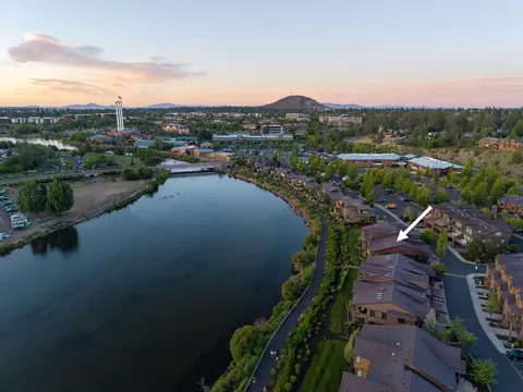 865 SW Theater Dr, Bend, OR 97702