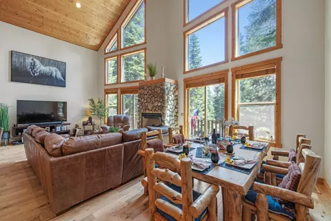 7608 Skycrest Dr, Klamath Falls, OR 97601