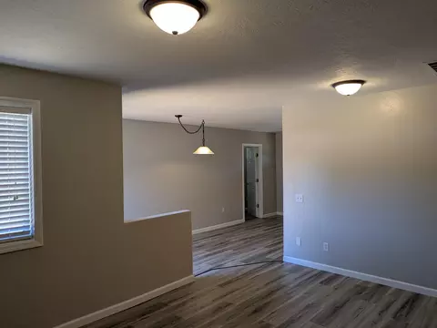 460 Freeman Rd, Central Point, OR 97502 photo 5