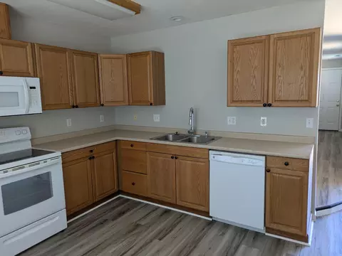 460 Freeman Rd, Central Point, OR 97502 photo 3