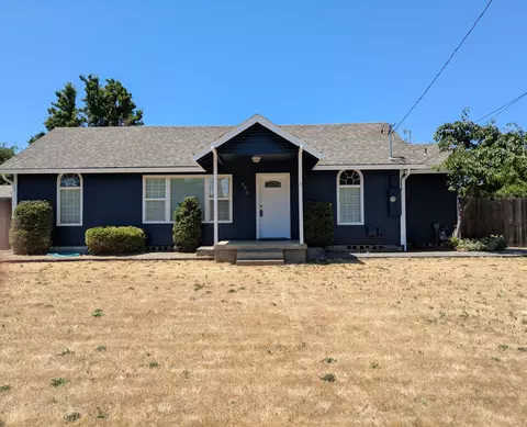 460 Freeman Rd, Central Point, OR 97502