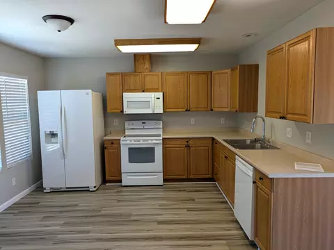 460 Freeman Rd, Central Point, OR 97502 photo 2