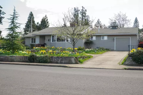 826 Holly St, Ashland, OR 97520
