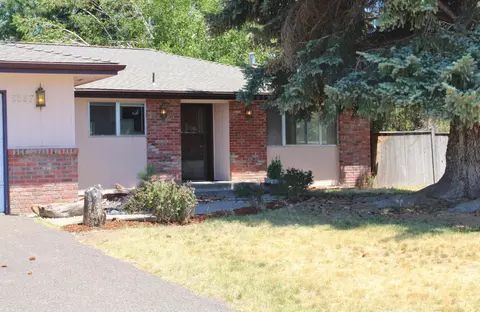 5557 Sylvia Ave, Klamath Falls, OR 97603