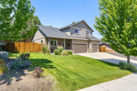 2825 SW 32nd St, Redmond, OR 97756