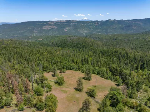 12000 Hillcrest Rd, Medford, OR 97504