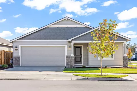 3360 NW 12th St #53, Redmond, OR 97756