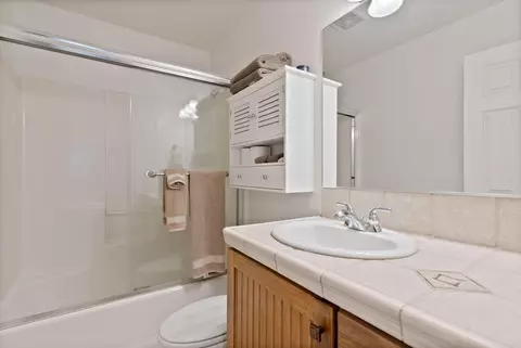 Bath - 19493 Blue Lake Loop, Bend, OR 97702 photo 2 of 3