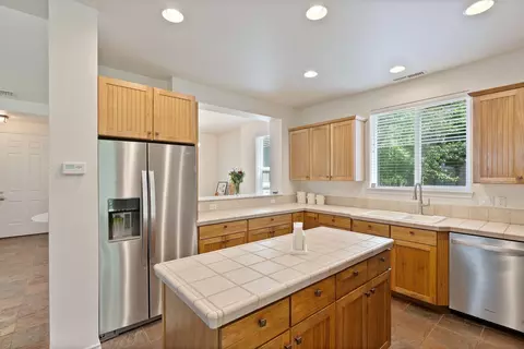Kitchen - 19493 Blue Lake Loop, Bend, OR 97702 photo 2 of 4