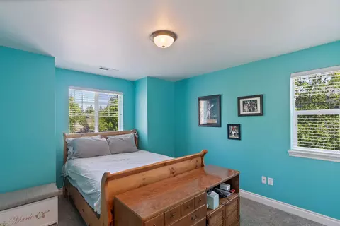 Bedroom - 19493 Blue Lake Loop, Bend, OR 97702 photo 2 of 4