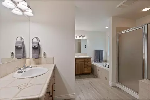 Bath - 19493 Blue Lake Loop, Bend, OR 97702 photo 1 of 3