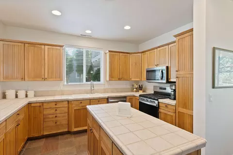 Kitchen - 19493 Blue Lake Loop, Bend, OR 97702 photo 3 of 4