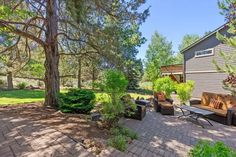 Exterior - 19493 Blue Lake Loop, Bend, OR 97702 photo 6 of 9