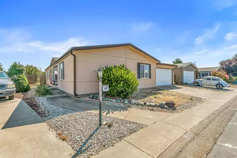 555 Freeman Rd #67, Central Point, OR 97502