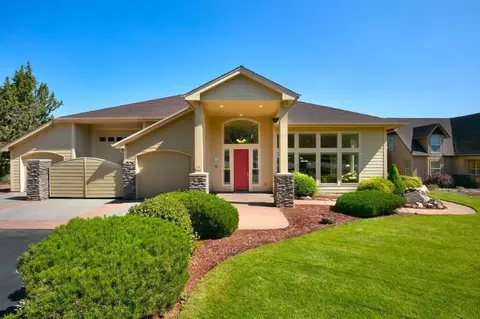 8939 Eagle Crest Blvd, Redmond, OR 97756