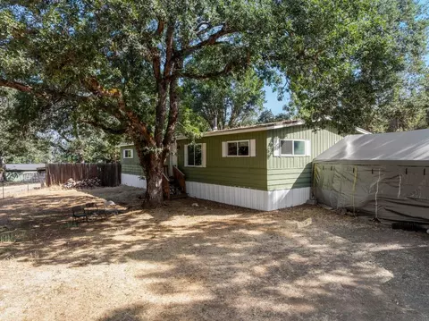 939 Foots Creek Rd, Gold Hill, OR 97525