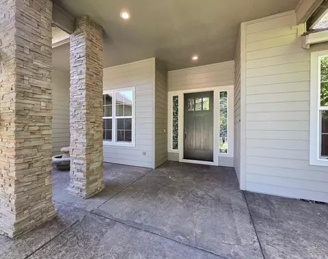 Entry Way - 244 Arrowhead Trl, Eagle Point, OR 97524 photo 1 of 2