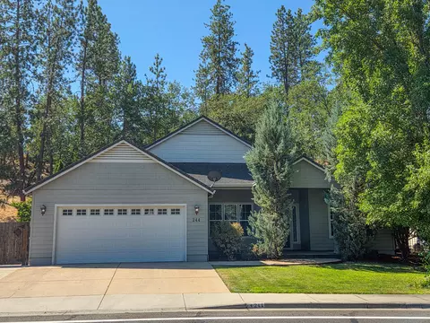 244 Arrowhead Trl, Eagle Point, OR 97524