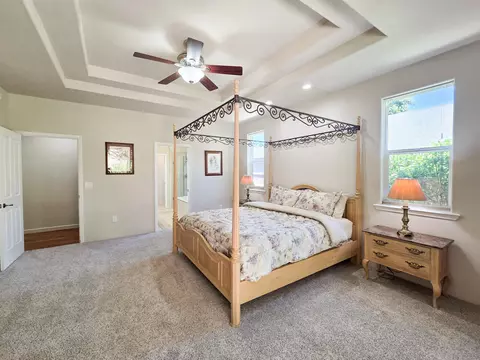 Bedroom - 244 Arrowhead Trl, Eagle Point, OR 97524 photo 2 of 5