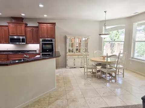 Kitchen - 244 Arrowhead Trl, Eagle Point, OR 97524 photo 1 of 4
