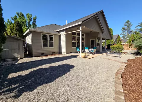 Exterior - 244 Arrowhead Trl, Eagle Point, OR 97524 photo 4 of 4