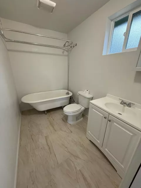 Bath - 7238 Teal Dr, Bonanza, OR 97623 photo 3 of 3