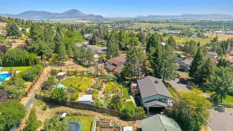 View/Area - 2003 Kimberly Dr, Klamath Falls, OR 97603 photo 3 of 8