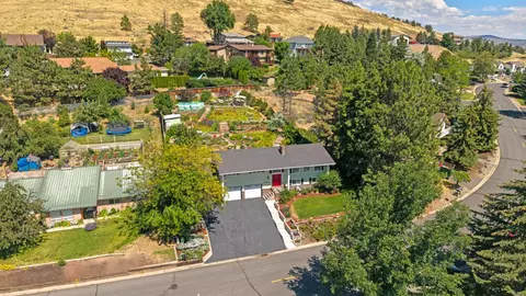 View/Area - 2003 Kimberly Dr, Klamath Falls, OR 97603 photo 1 of 8