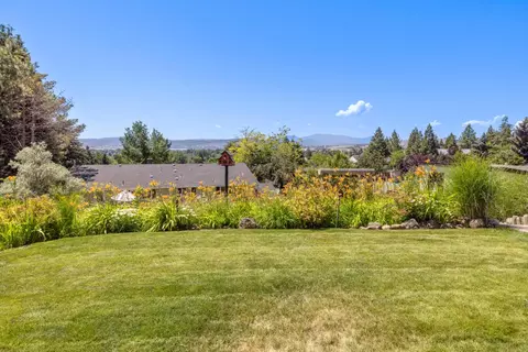 Exterior - 2003 Kimberly Dr, Klamath Falls, OR 97603 photo 8 of 14
