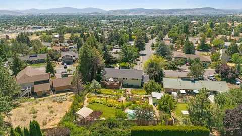 View/Area - 2003 Kimberly Dr, Klamath Falls, OR 97603 photo 7 of 8