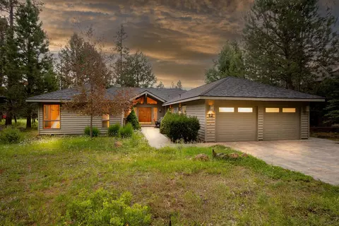 57716 Vine Maple Ln, Sunriver, OR 97707
