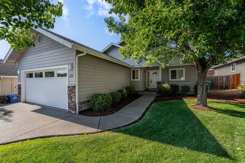 126 SE Aztec Ct, Grants Pass, OR 97527