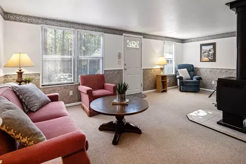 15890 Parkway Dr, La Pine, OR 97739 photo 2