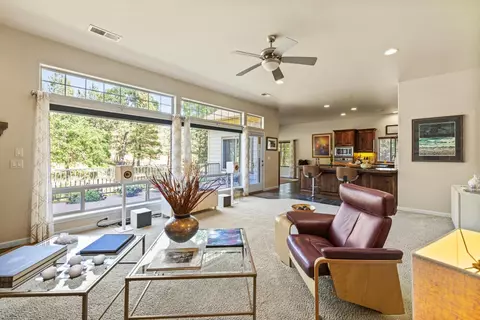 9507 Kestrel Rd, Klamath Falls, OR 97601