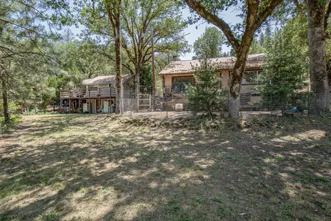 6534 Crowfoot Rd, Trail, OR 97541