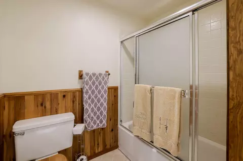 Bath - 20640 Kandi Ct, Bend, OR 97701 photo 3 of 3
