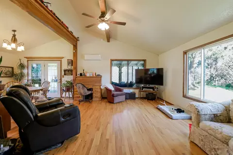 Living - 20640 Kandi Ct, Bend, OR 97701 photo 2 of 4