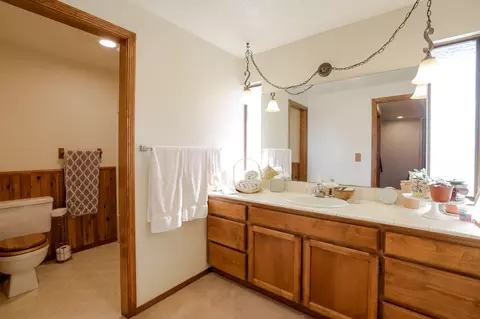 Bath - 20640 Kandi Ct, Bend, OR 97701 photo 1 of 3
