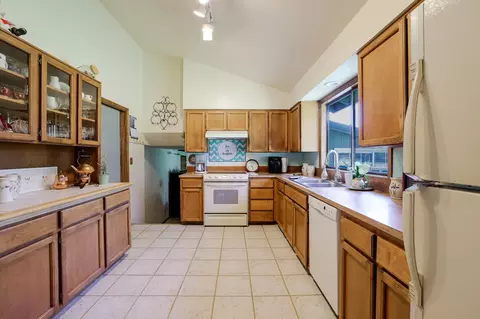 Kitchen - 20640 Kandi Ct, Bend, OR 97701 photo 4 of 5