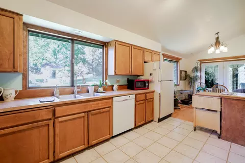 Kitchen - 20640 Kandi Ct, Bend, OR 97701 photo 3 of 5