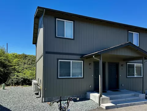 610 N Main St #4-A, Phoenix, OR 97535
