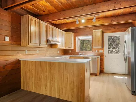 Kitchen - 15675 Twin Dr, La Pine, OR 97739 photo 1 of 3