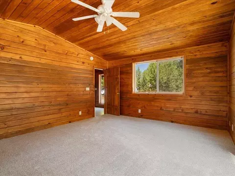 Bedroom - 15675 Twin Dr, La Pine, OR 97739 photo 3 of 6
