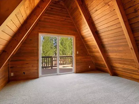 Bedroom - 15675 Twin Dr, La Pine, OR 97739 photo 5 of 6
