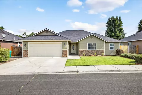 636 Sheffield Dr, Eagle Point, OR 97524