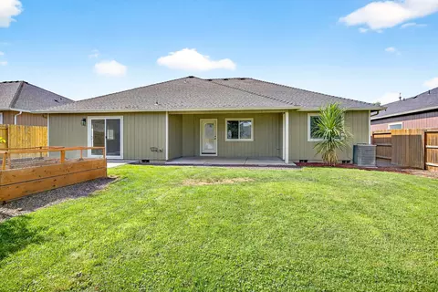 636 Sheffield Dr, Eagle Point, OR 97524 photo 18