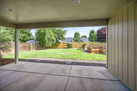 636 Sheffield Dr, Eagle Point, OR 97524 photo 10