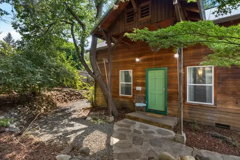 430 S 5th St, Jacksonville, OR 97530